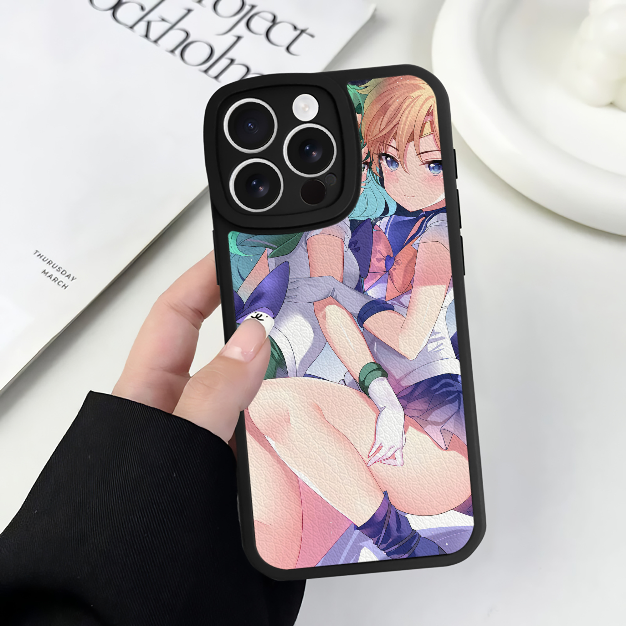 （画像用） 美少女戦士セーラームーン Sailor Moon 【iPhone 16シリーズ対応】シリコンスマホケース（レザー調） 材質：シリコン